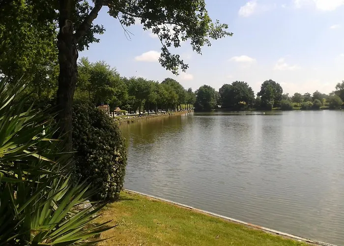 مكان تخييم Oaki Mesnard-la-Barotière